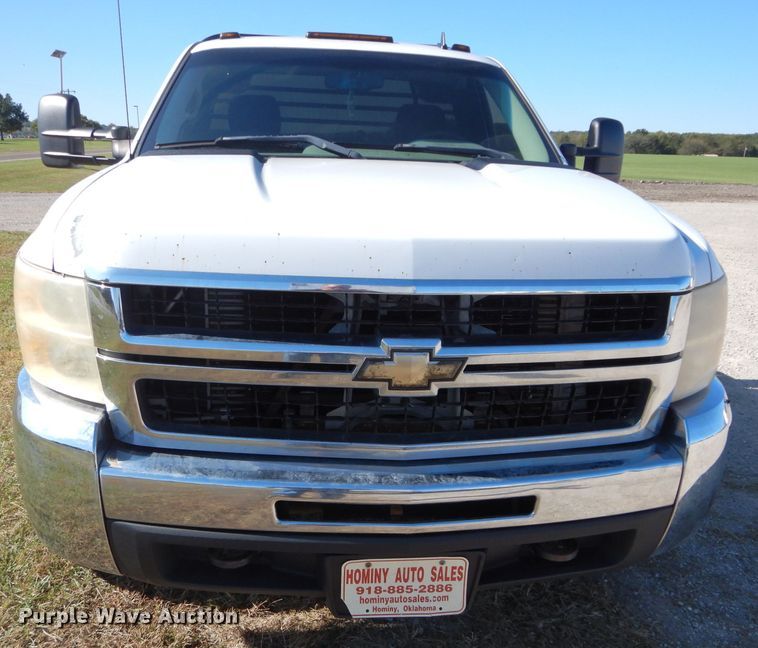 image for item DH2619 2007 Chevrolet Silverado 3500HD flatbed pickup truck
