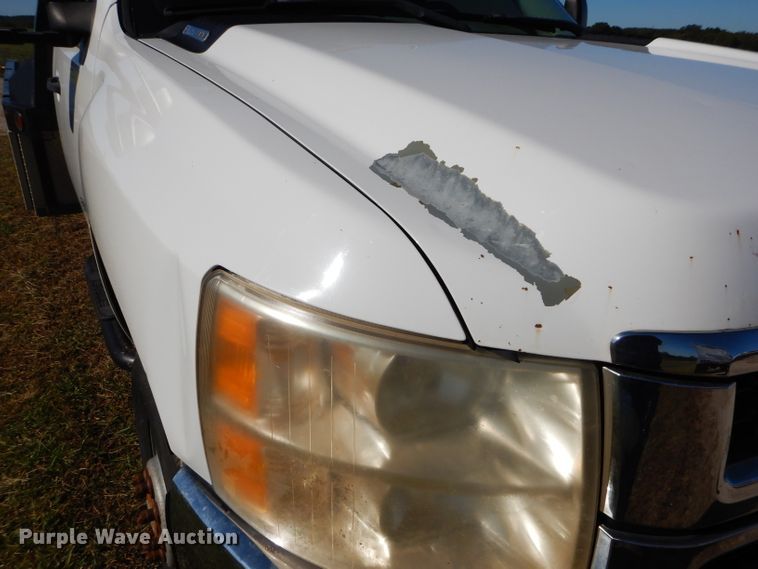 image for item DH2619 2007 Chevrolet Silverado 3500HD flatbed pickup truck