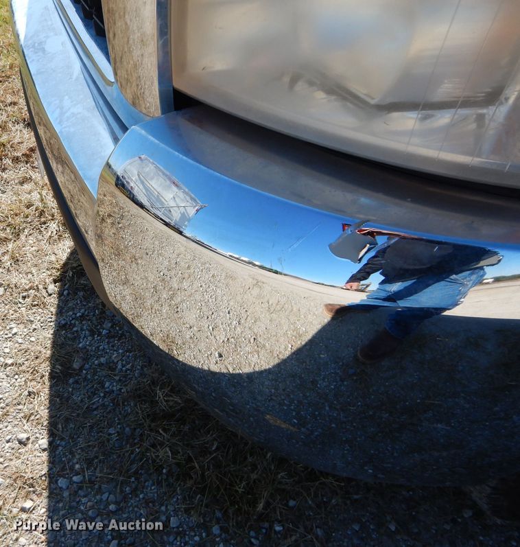 image for item DH2619 2007 Chevrolet Silverado 3500HD flatbed pickup truck