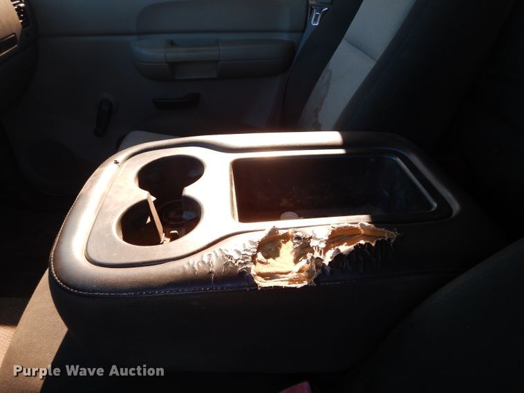 image for item DH2619 2007 Chevrolet Silverado 3500HD flatbed pickup truck