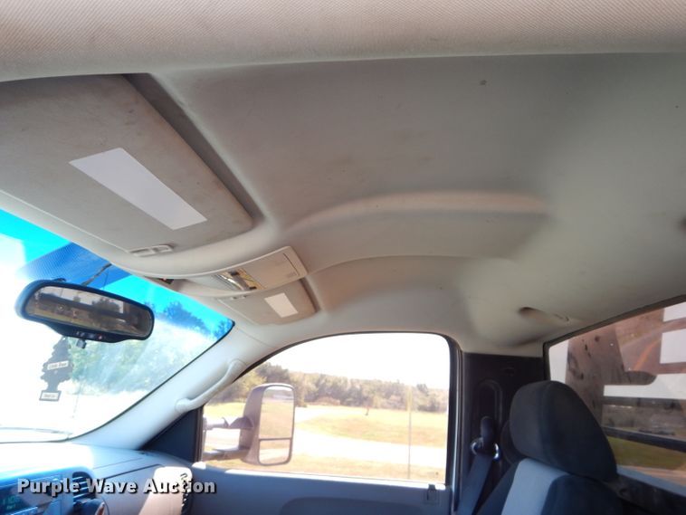 image for item DH2619 2007 Chevrolet Silverado 3500HD flatbed pickup truck