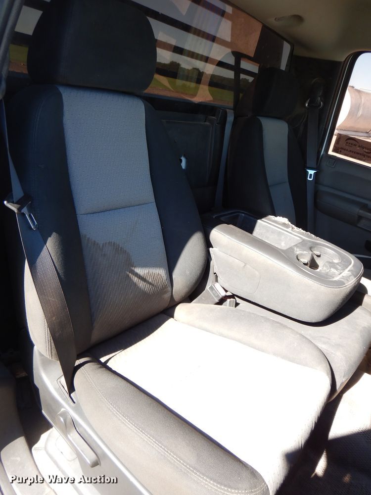 image for item DH2619 2007 Chevrolet Silverado 3500HD flatbed pickup truck