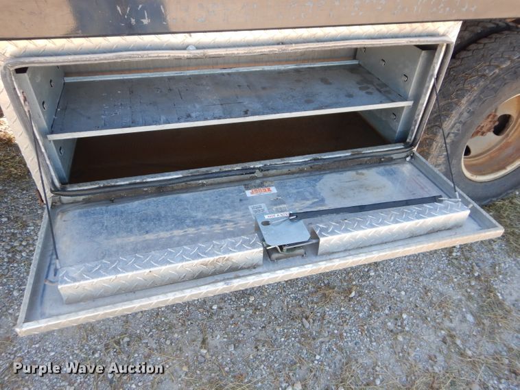 image for item DH2619 2007 Chevrolet Silverado 3500HD flatbed pickup truck