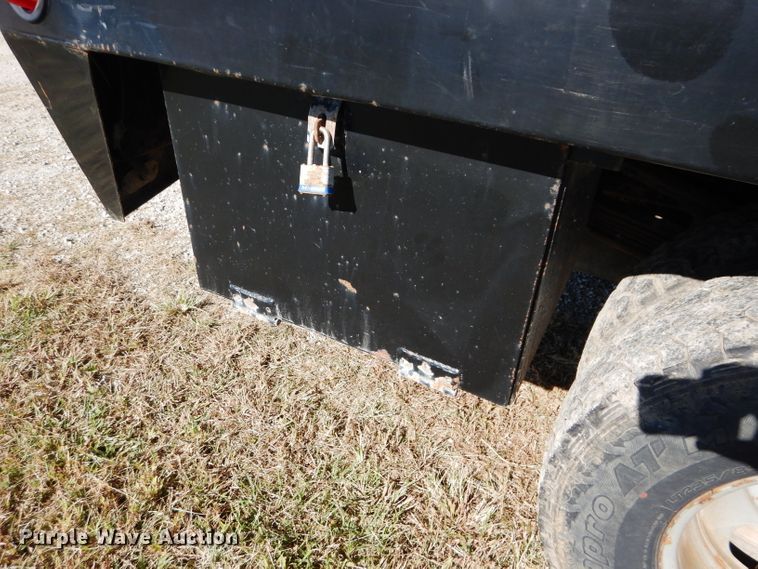 image for item DH2619 2007 Chevrolet Silverado 3500HD flatbed pickup truck