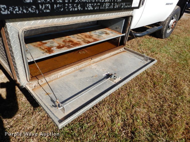 image for item DH2619 2007 Chevrolet Silverado 3500HD flatbed pickup truck