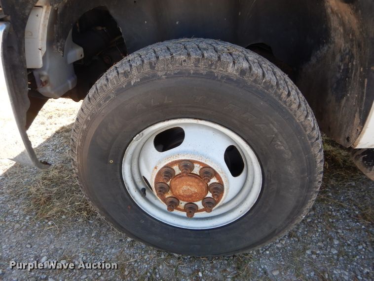 image for item DH2619 2007 Chevrolet Silverado 3500HD flatbed pickup truck