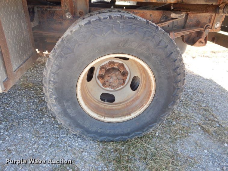 image for item DH2619 2007 Chevrolet Silverado 3500HD flatbed pickup truck