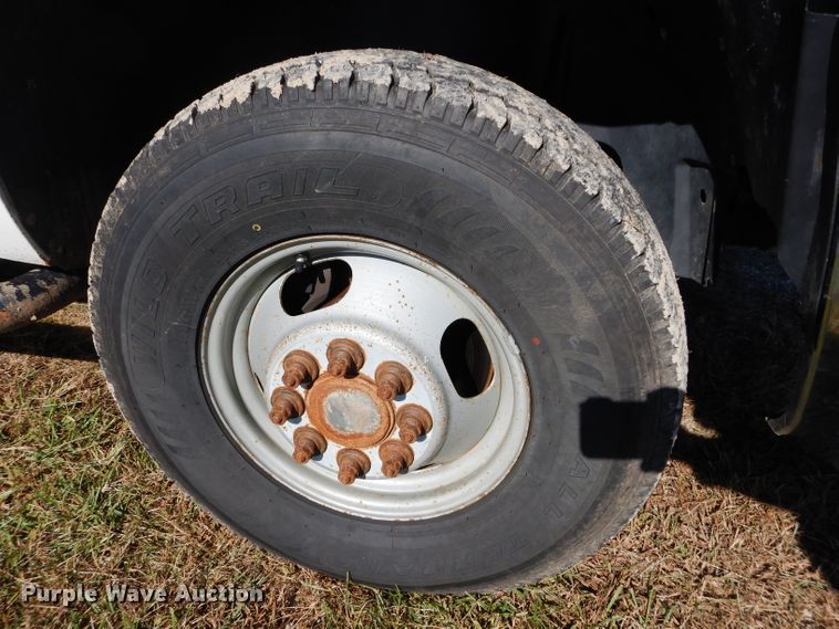 image for item DH2619 2007 Chevrolet Silverado 3500HD flatbed pickup truck