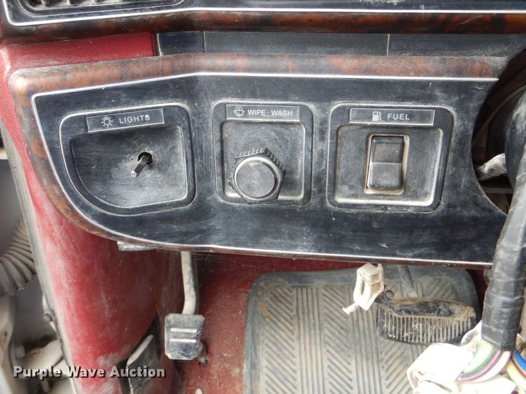 image for item DH6183 1991 Ford F150 pickup truck