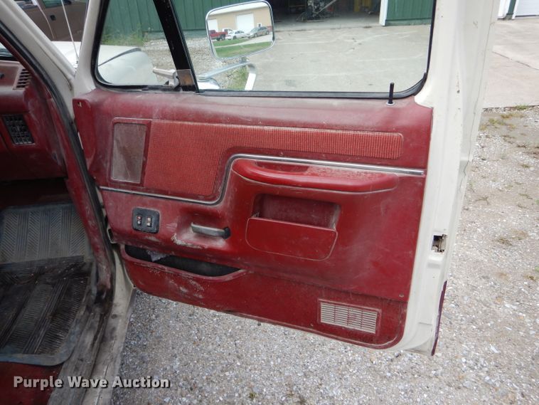 image for item DH6183 1991 Ford F150 pickup truck