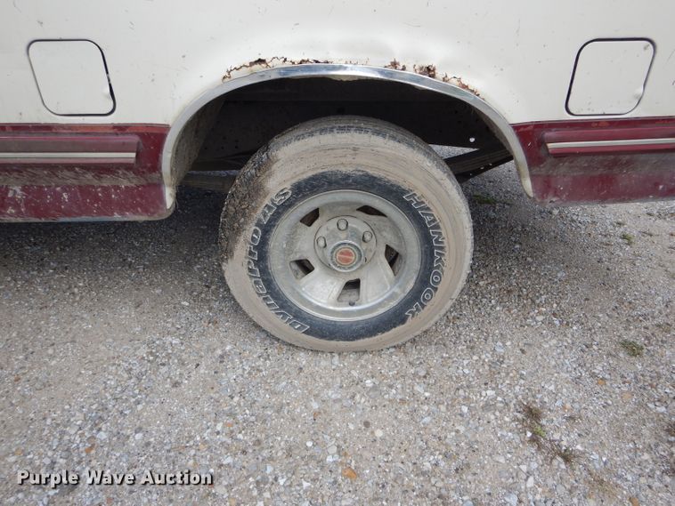 image for item DH6183 1991 Ford F150 pickup truck