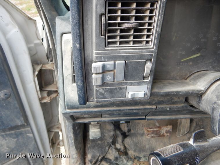 image for item DH6185 1994 GMC Sierra 1500 SL pickup truck