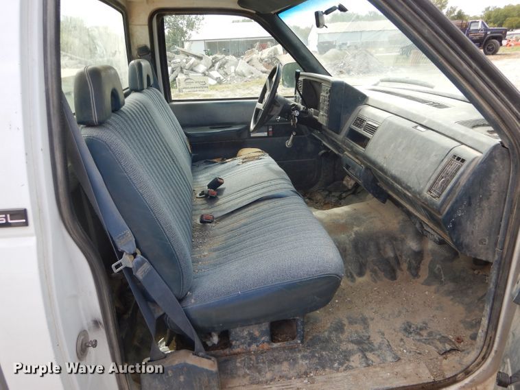 image for item DH6185 1994 GMC Sierra 1500 SL pickup truck