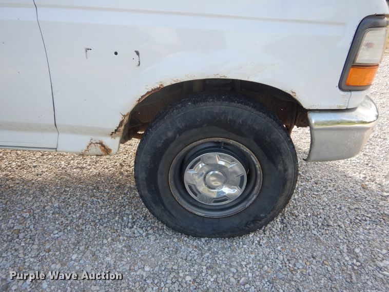 1995 Ford F250 utility bed pickup truck in Kirksville, MO Item DH6195