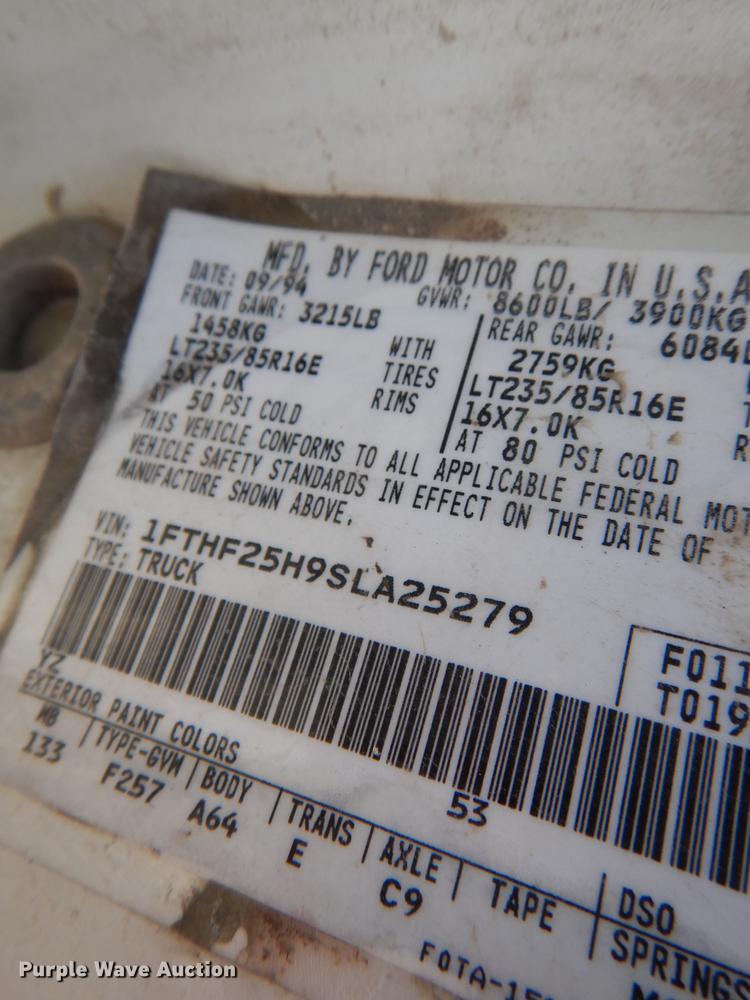 1995 Ford F250 utility bed pickup truck in Kirksville, MO Item DH6195