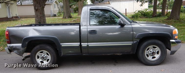 image for item DH6228 2000 GMC Sierra 1500 SL pickup truck