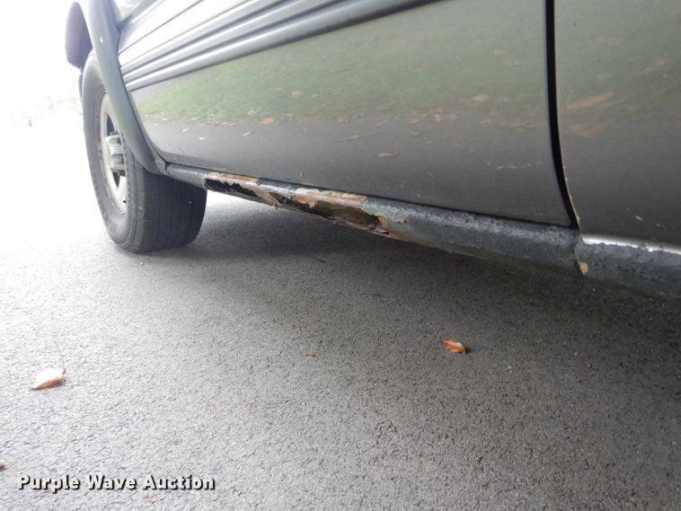 image for item DH6228 2000 GMC Sierra 1500 SL pickup truck