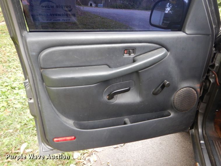 image for item DH6228 2000 GMC Sierra 1500 SL pickup truck