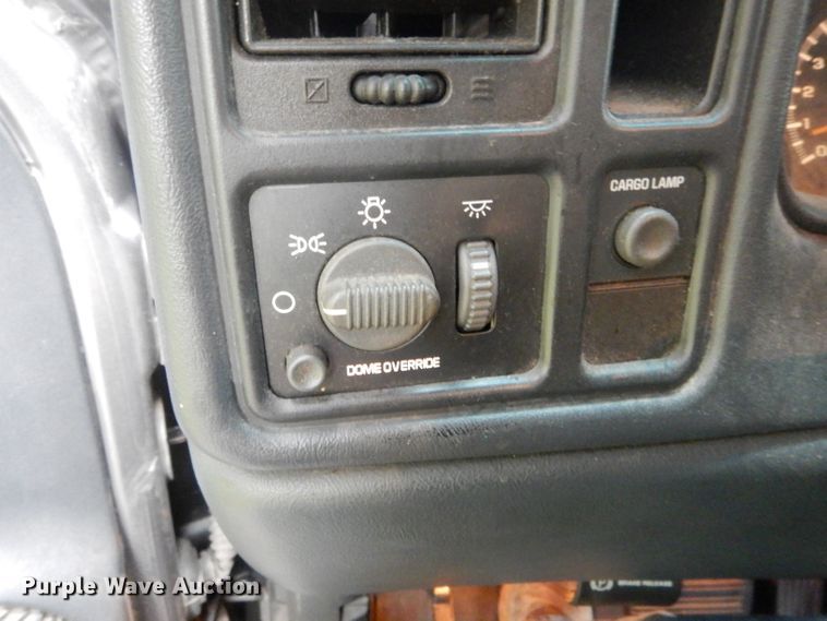 image for item DH6228 2000 GMC Sierra 1500 SL pickup truck