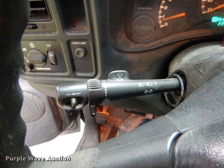 image for item DH6228 2000 GMC Sierra 1500 SL pickup truck