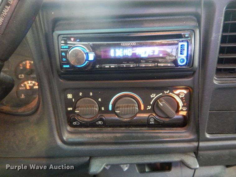 image for item DH6228 2000 GMC Sierra 1500 SL pickup truck