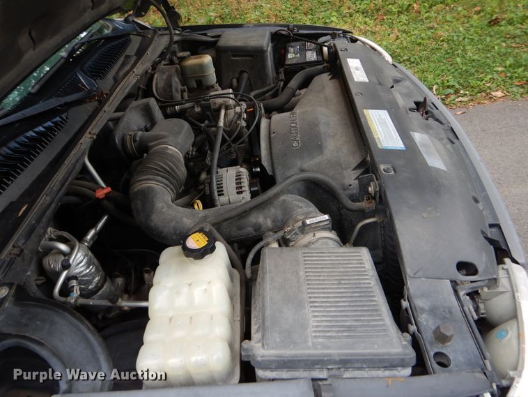 image for item DH6228 2000 GMC Sierra 1500 SL pickup truck