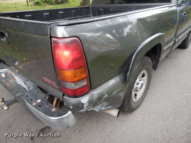 image for item DH6228 2000 GMC Sierra 1500 SL pickup truck