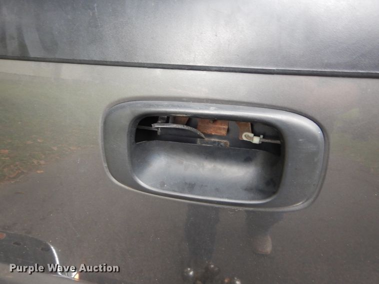 image for item DH6228 2000 GMC Sierra 1500 SL pickup truck