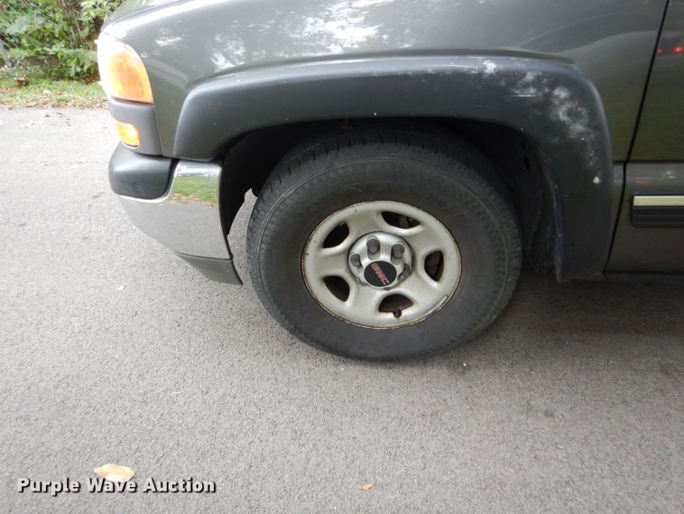 image for item DH6228 2000 GMC Sierra 1500 SL pickup truck