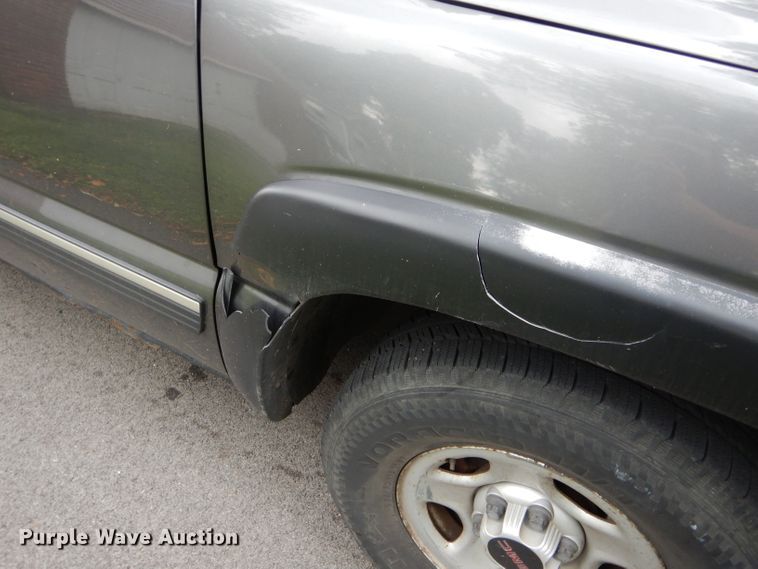 image for item DH6228 2000 GMC Sierra 1500 SL pickup truck