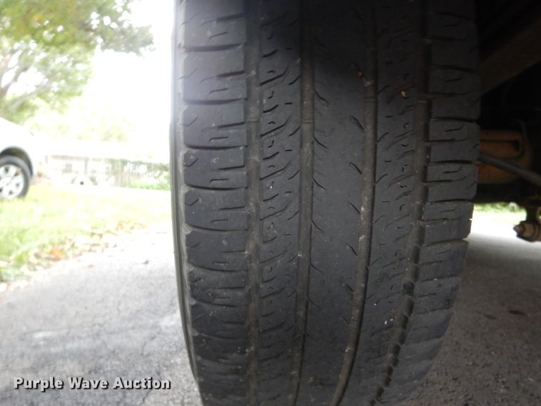 image for item DH6228 2000 GMC Sierra 1500 SL pickup truck