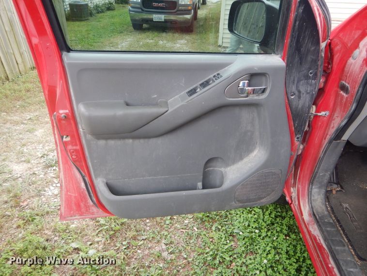 image for item DH6230 2007 Nissan Frontier SE Crew Cab pickup truck