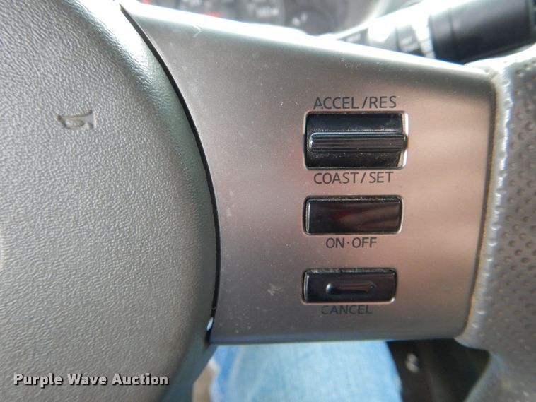 image for item DH6230 2007 Nissan Frontier SE Crew Cab pickup truck