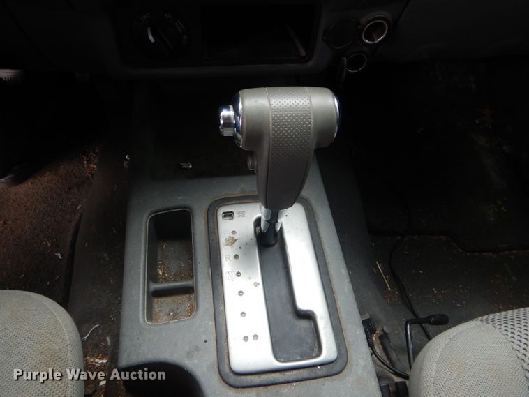 image for item DH6230 2007 Nissan Frontier SE Crew Cab pickup truck