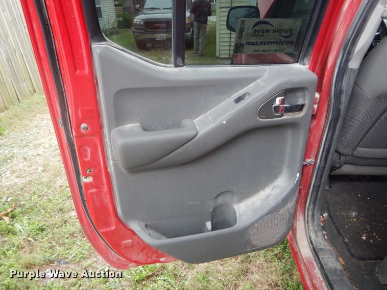 image for item DH6230 2007 Nissan Frontier SE Crew Cab pickup truck