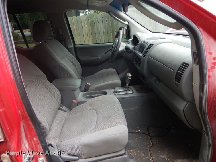 image for item DH6230 2007 Nissan Frontier SE Crew Cab pickup truck