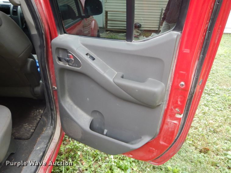 image for item DH6230 2007 Nissan Frontier SE Crew Cab pickup truck