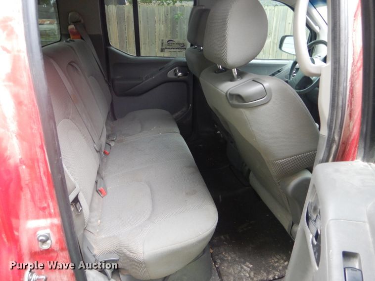 image for item DH6230 2007 Nissan Frontier SE Crew Cab pickup truck