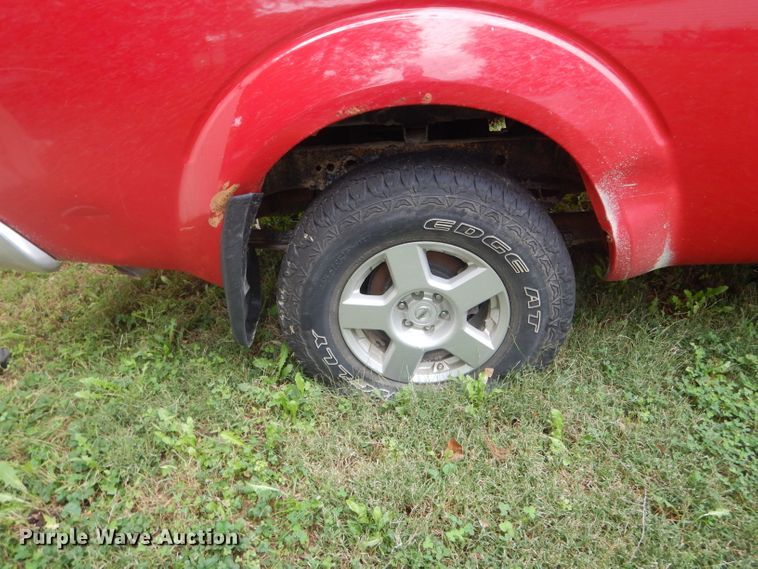 image for item DH6230 2007 Nissan Frontier SE Crew Cab pickup truck