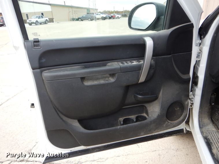 image for item DH6242 2011 Chevrolet Silverado 1500 LT Crew Cab pickup truck