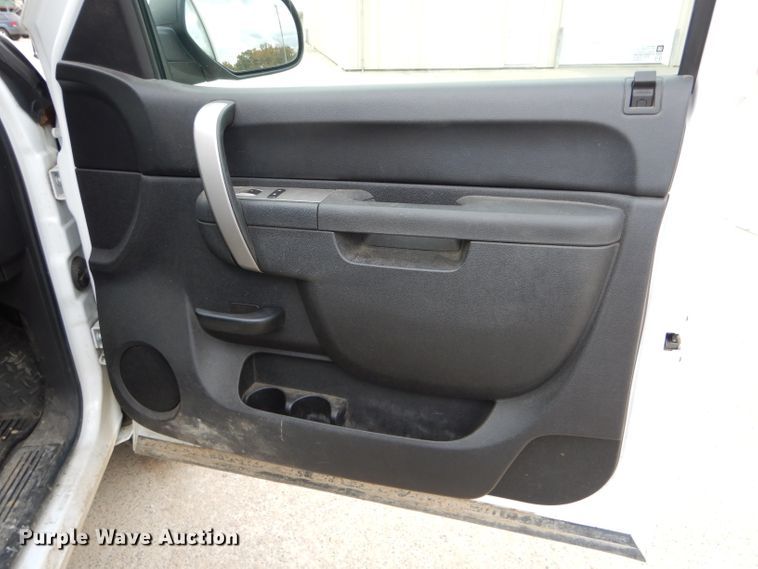 image for item DH6242 2011 Chevrolet Silverado 1500 LT Crew Cab pickup truck