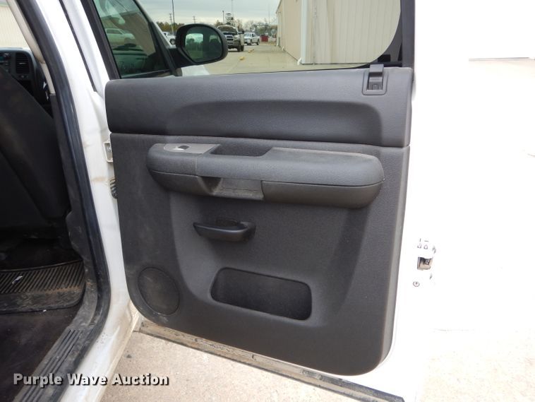 image for item DH6242 2011 Chevrolet Silverado 1500 LT Crew Cab pickup truck