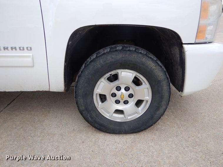 image for item DH6242 2011 Chevrolet Silverado 1500 LT Crew Cab pickup truck