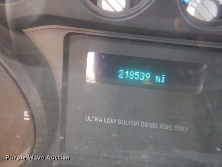 image for item DI2261 2011 Ford F350 Super Duty SuperCab flatbed pickup truck