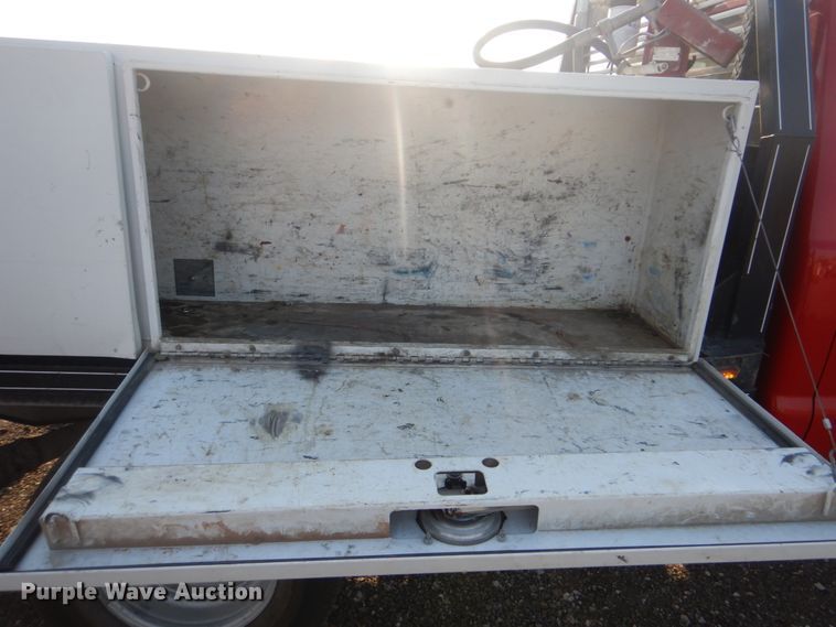 image for item DI2261 2011 Ford F350 Super Duty SuperCab flatbed pickup truck