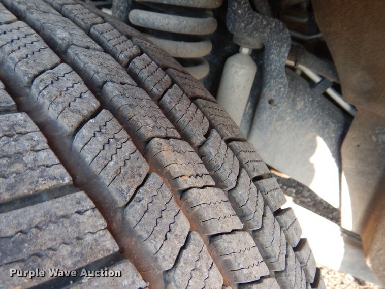 image for item DI2261 2011 Ford F350 Super Duty SuperCab flatbed pickup truck