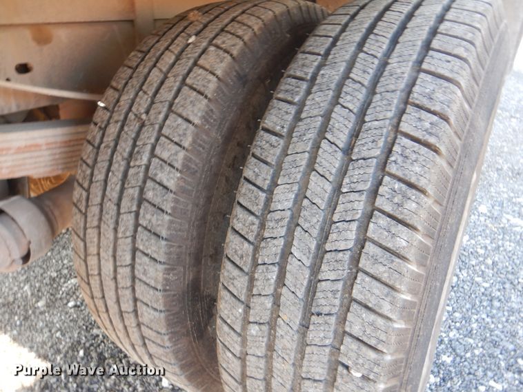 image for item DI2261 2011 Ford F350 Super Duty SuperCab flatbed pickup truck