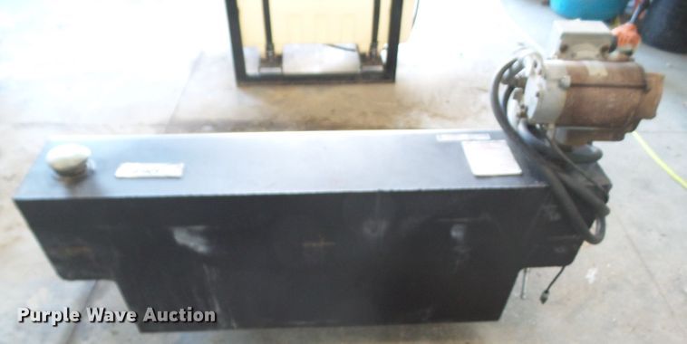 image for item EM9219 Dee Zee auxiliary fuel tank