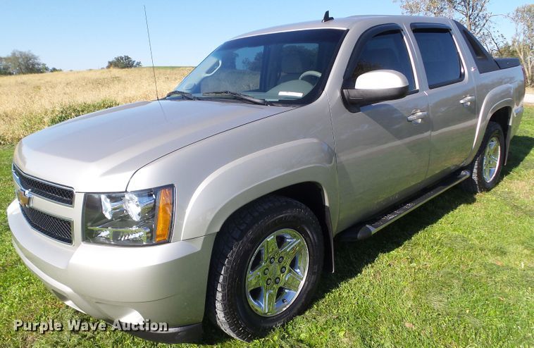 image for item EM9228 2009 Chevrolet Avalanche LT Crew Cab pickup truck