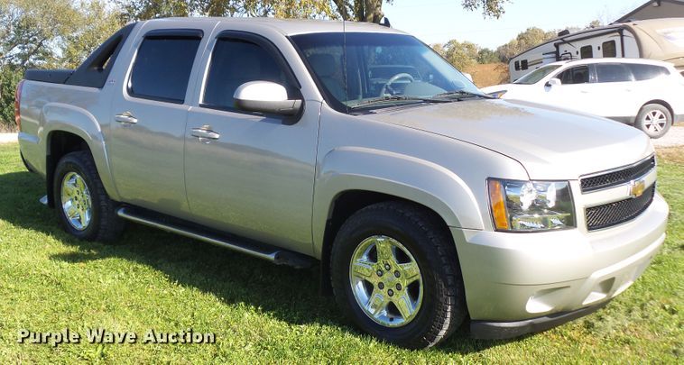 image for item EM9228 2009 Chevrolet Avalanche LT Crew Cab pickup truck